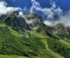 Albay des Aravis Fransız Alpleri&#039;nde bir dağ geçidinde